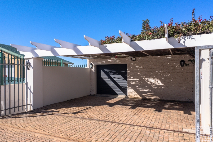 To Let 4 Bedroom Property for Rent in Lower Robberg Western Cape
